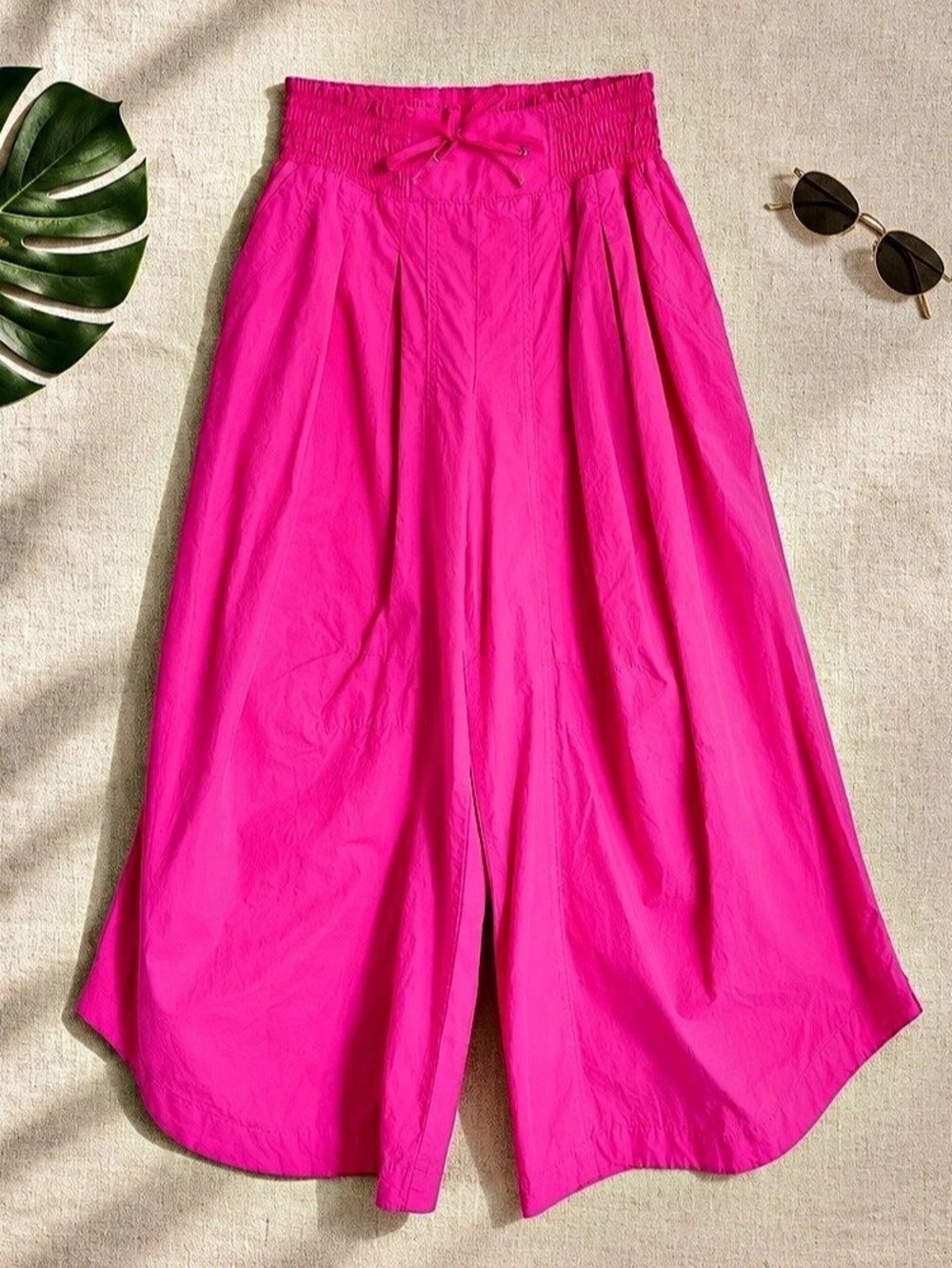 Anthropologie Pink pleated cropped pants. Size XS Like New
